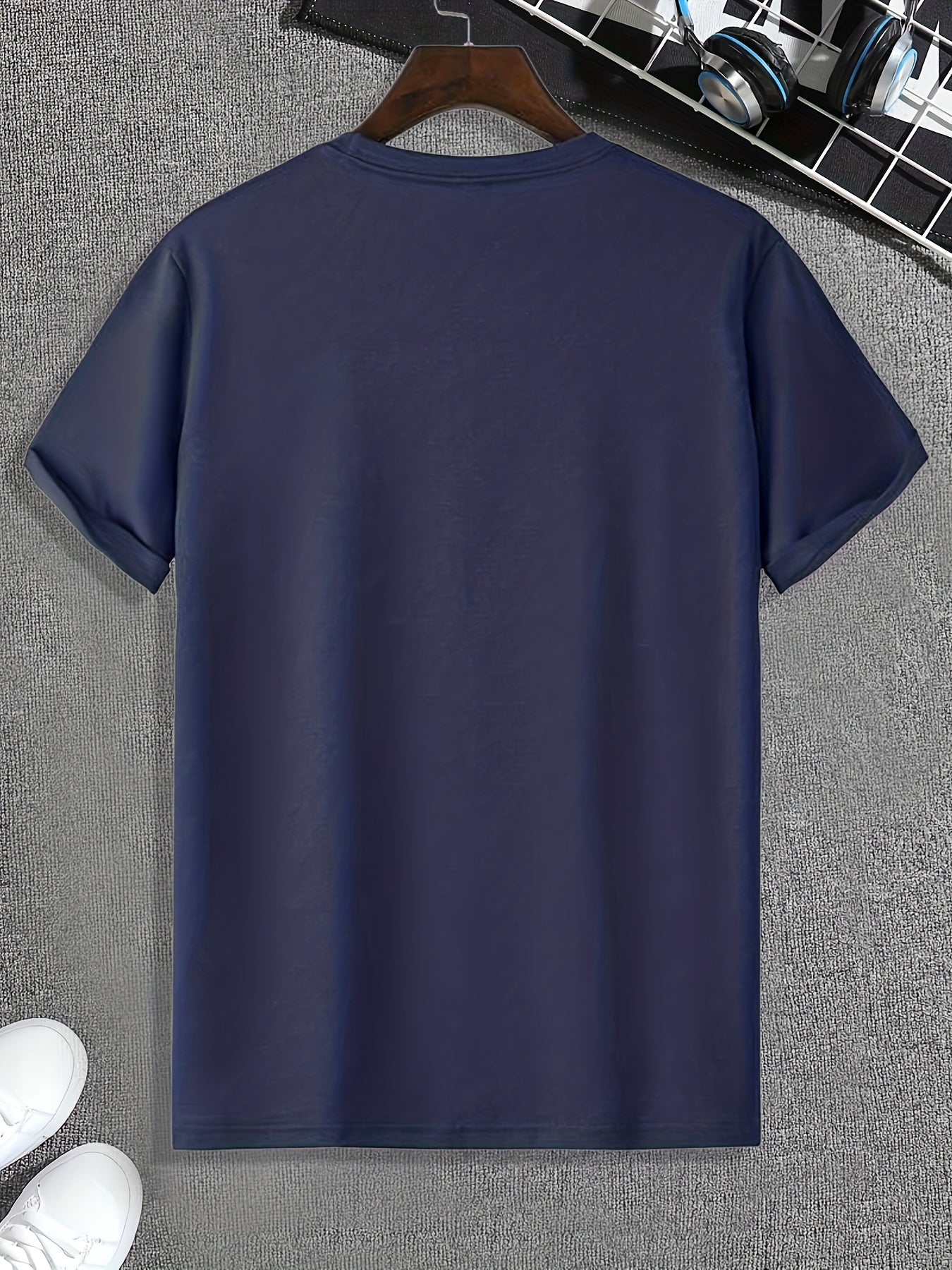 Yellow Taxi In City Blocks Print, Men's Novel Graphic Design T-shirt, Leisure Comfy Tees For Summer, Men's Clothing Tops For Daily Activities