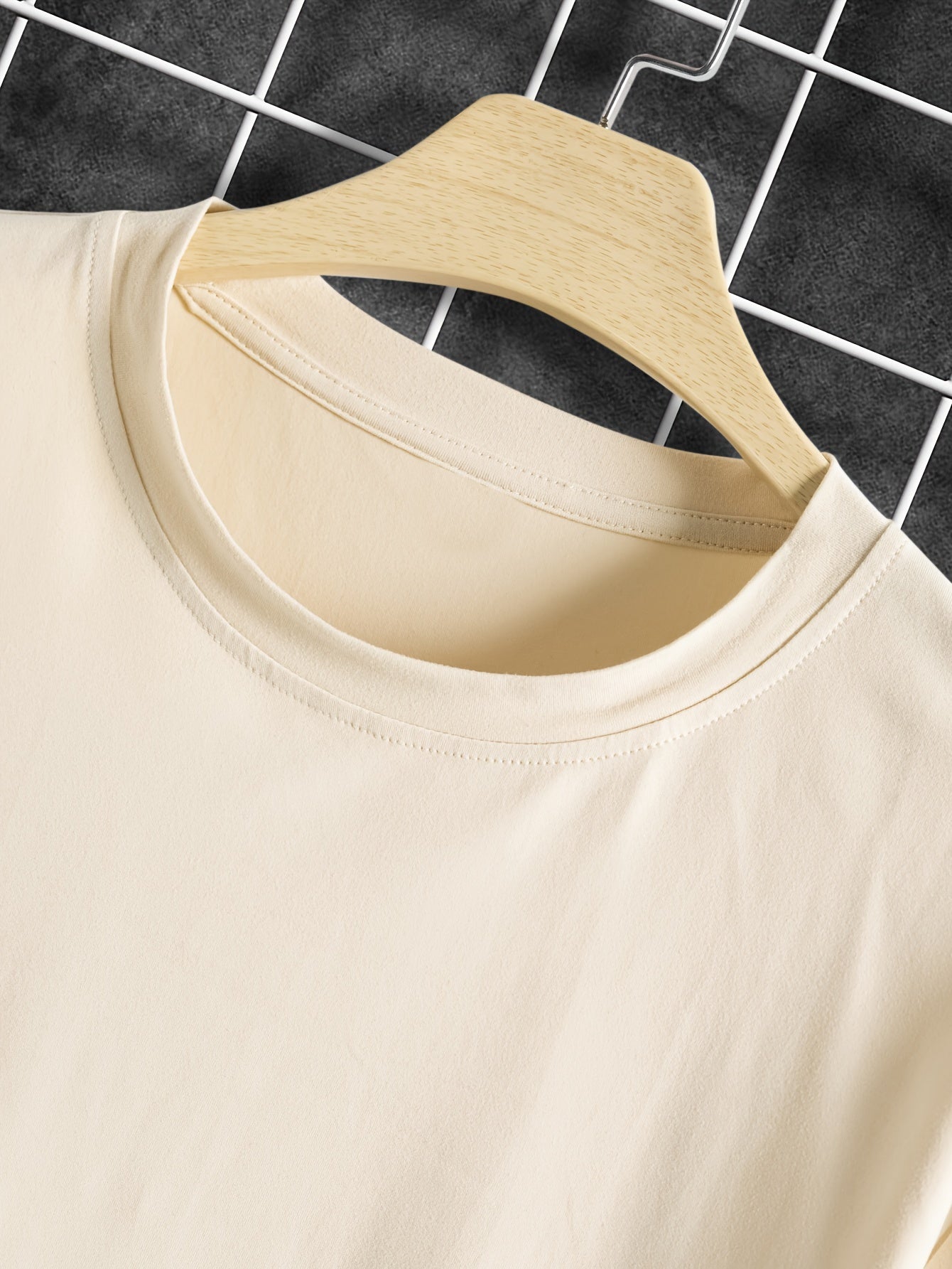 Men's Casual Crew Neck T-Shirt With Winged Man Falling Print, Comfort Fit Top With Modern Design