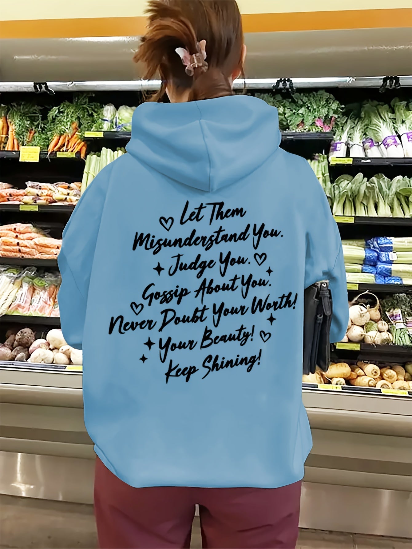Chic Love Print Hoodie for Women - Casual Pullover with Embossed Detail, Soft Stretch Polyester, Long Sleeve Design - Perfect for Fall/Winter
