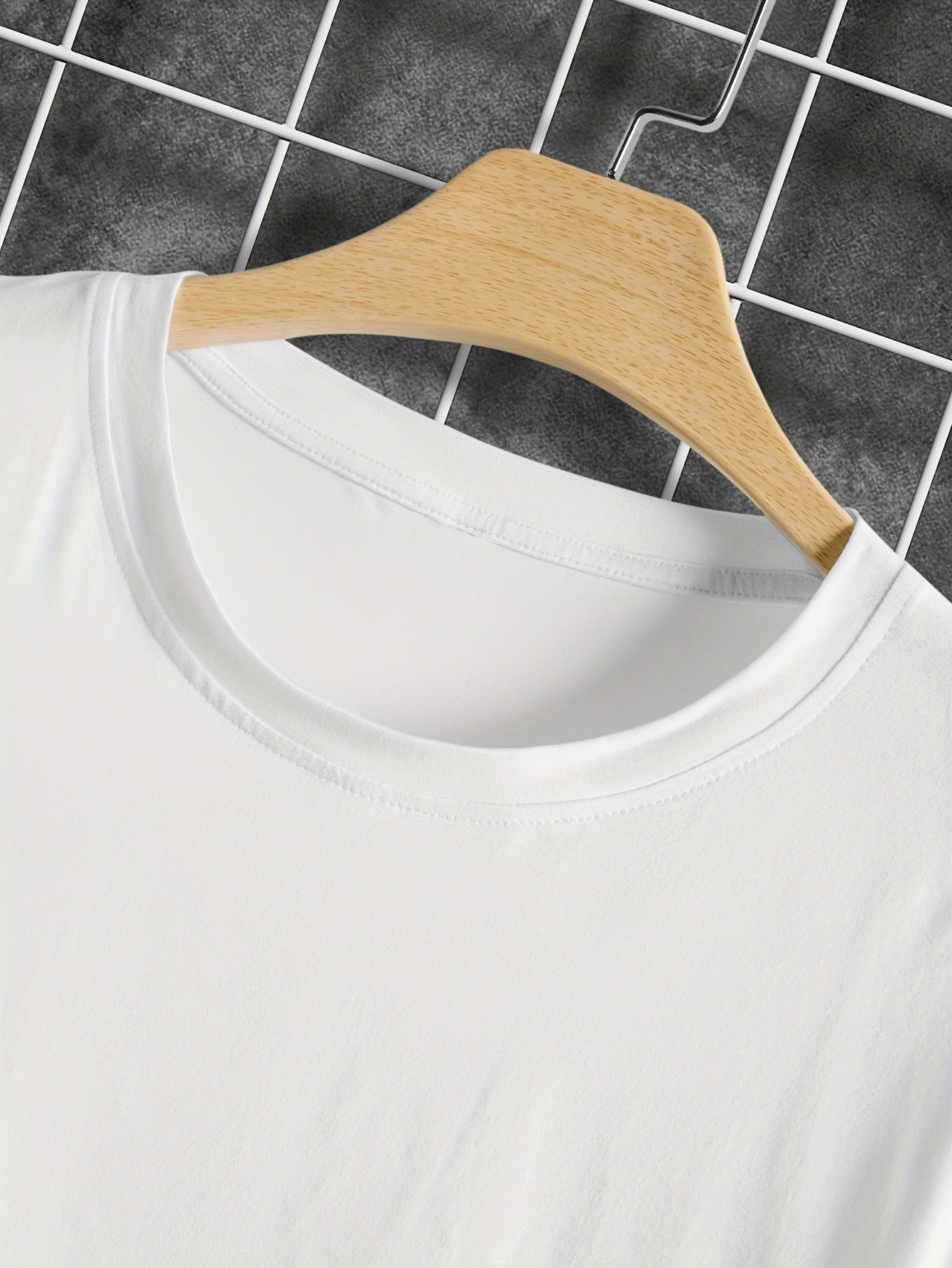 Rolling A Cigarette Print T Shirt, Tees For Men, Casual Short Sleeve T-shirt For Summer